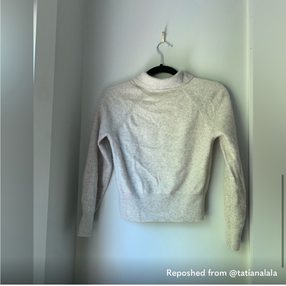 Everlane Women's Sweater in Light Gray - Picture 6 of 6